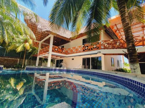 Iztapa House | Villa Palmeras Casa de Playa