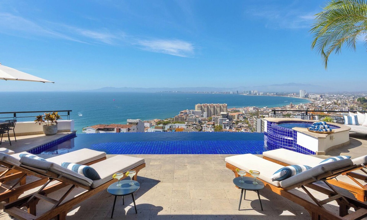 Romantic Zone Villa | Villa Ventana: 7 Bedroom Luxury -with Staff