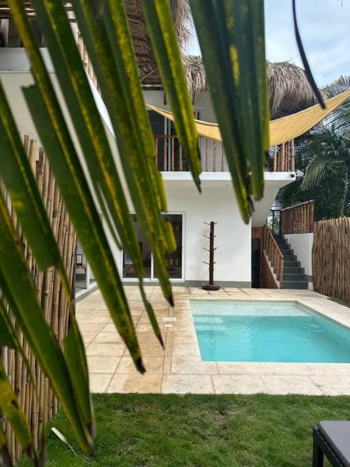 El Paredon Villa | Villa Wabi. En el paredón