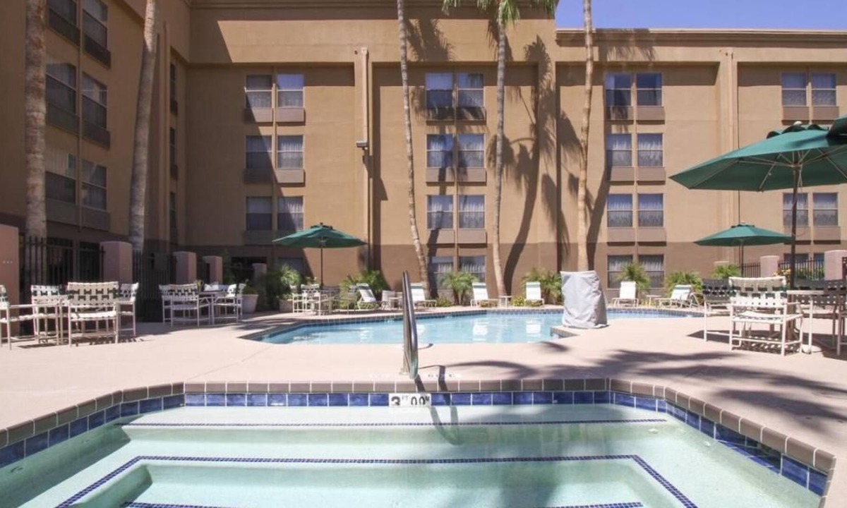 South Mountain House | Visit Tempe Center for the Arts! 2 Queen Units for 8, Pool, Gym, Parking