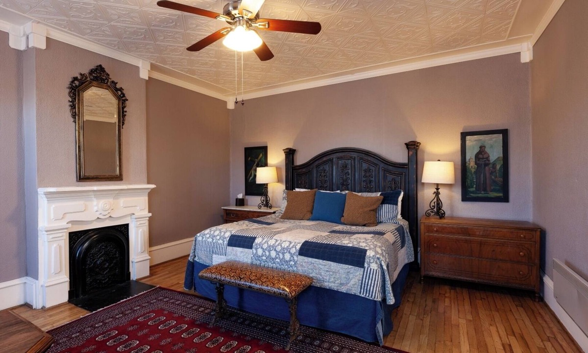 Cimarron Hotel | Waite Phillips - Historic Hotel Room