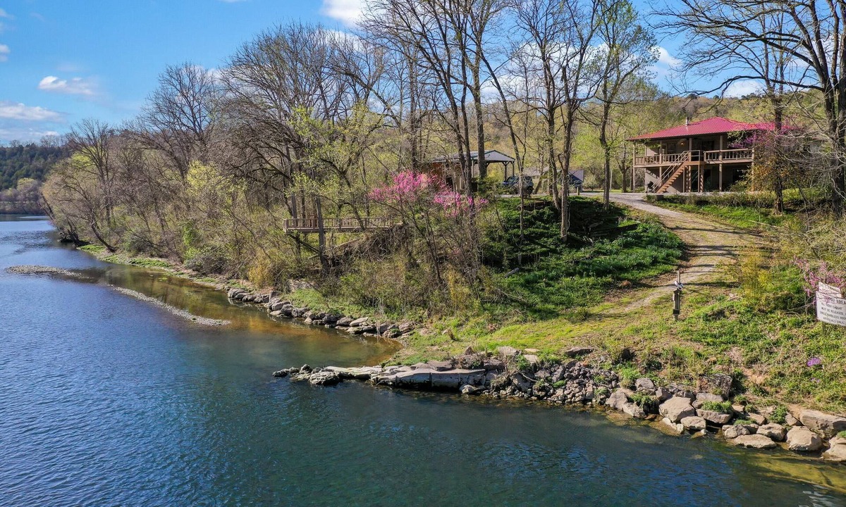Norfork Cottage | Walk-In Norfork River Access! 6 Acres with Amazing Views and Total Privacy!