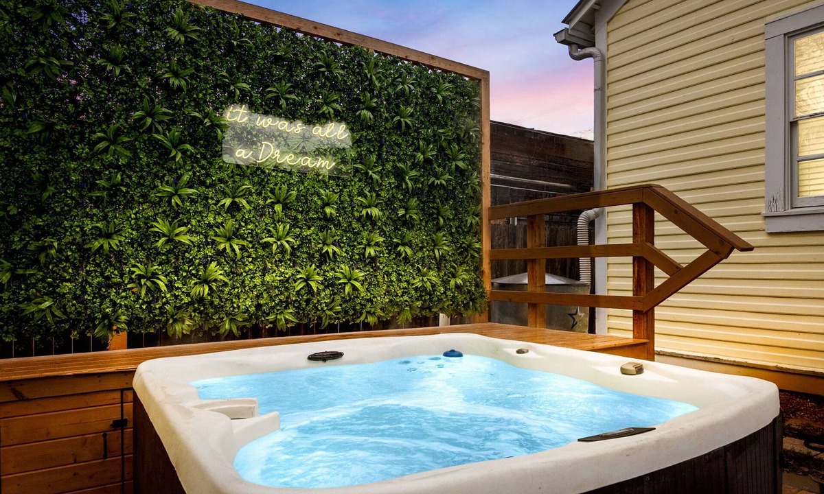 Southtown House | Walk to Riverwalk! 2BR w/Hot Tub & Parking