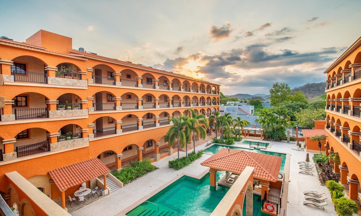 Crucecita Condo | Walking distance to amenities and beach