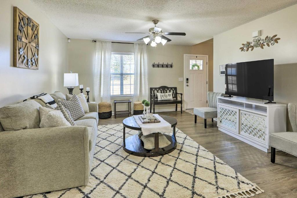 Centerville House | Warner Robins House about 8 Mi to Water Park!