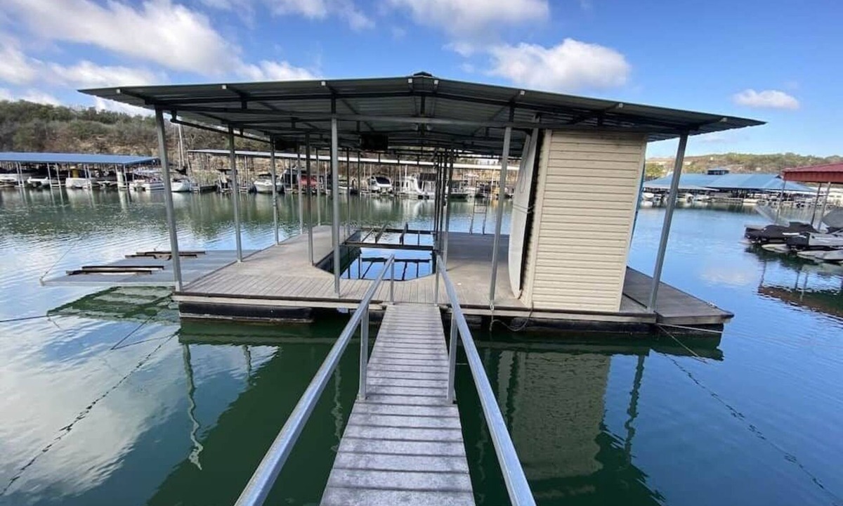 Briarcliff House | Water+Dock+Ramp EV Charger
