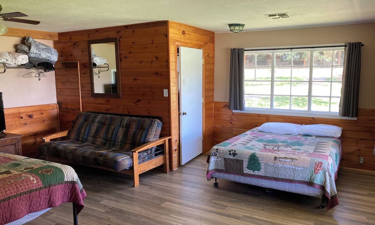 Graham Cabin | Water front cabin #7 Cabin in Graham, steps from Possum Kingdom Lake