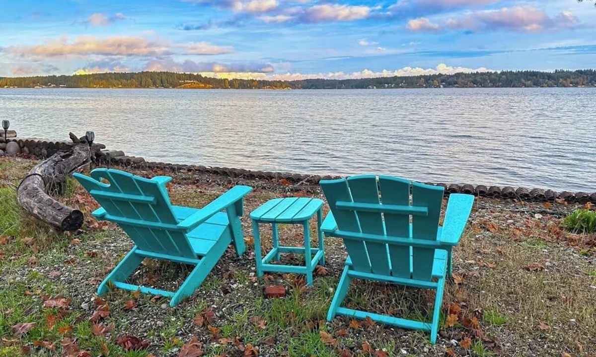 Allyn-Grapeview Apartment | Waterfront couples getaway with patio