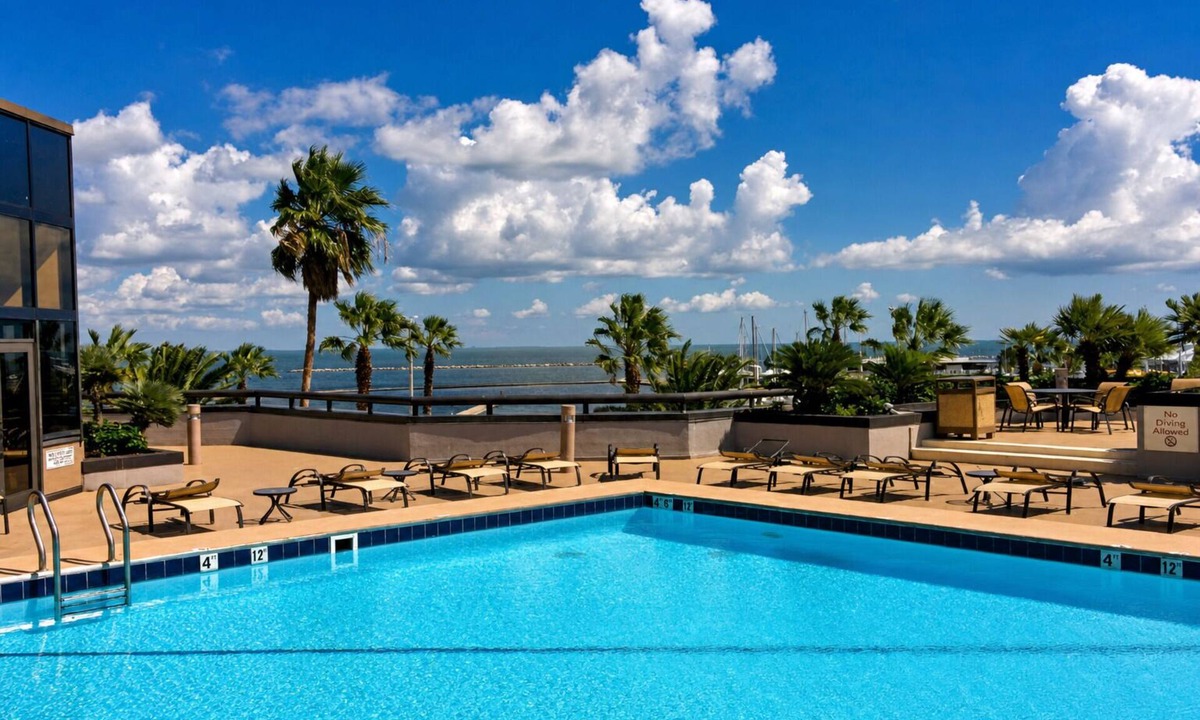 Central City Hotel | Waterfront Getaway with Pool | 0.5 Mi to Water Street Restaurants & Nightlife
