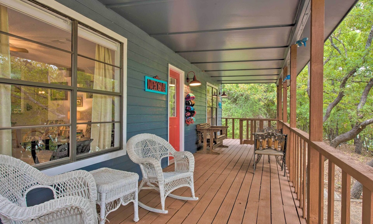 Thurber House | Waterfront Getaway w/Deck: Pet & Family Friendly!
