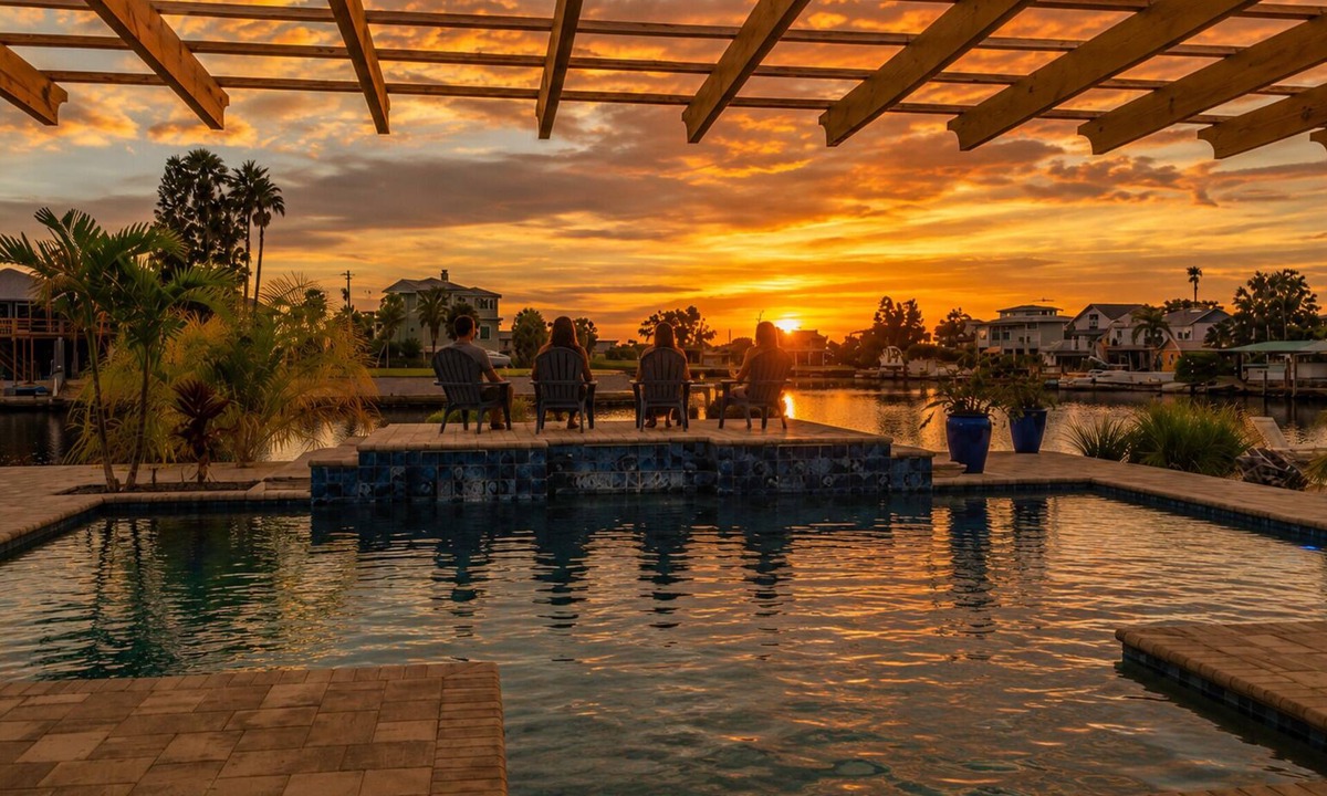 Spring Hill House | Waterfront/Pool/Outdoor kitchen/Dock&BoatRamp