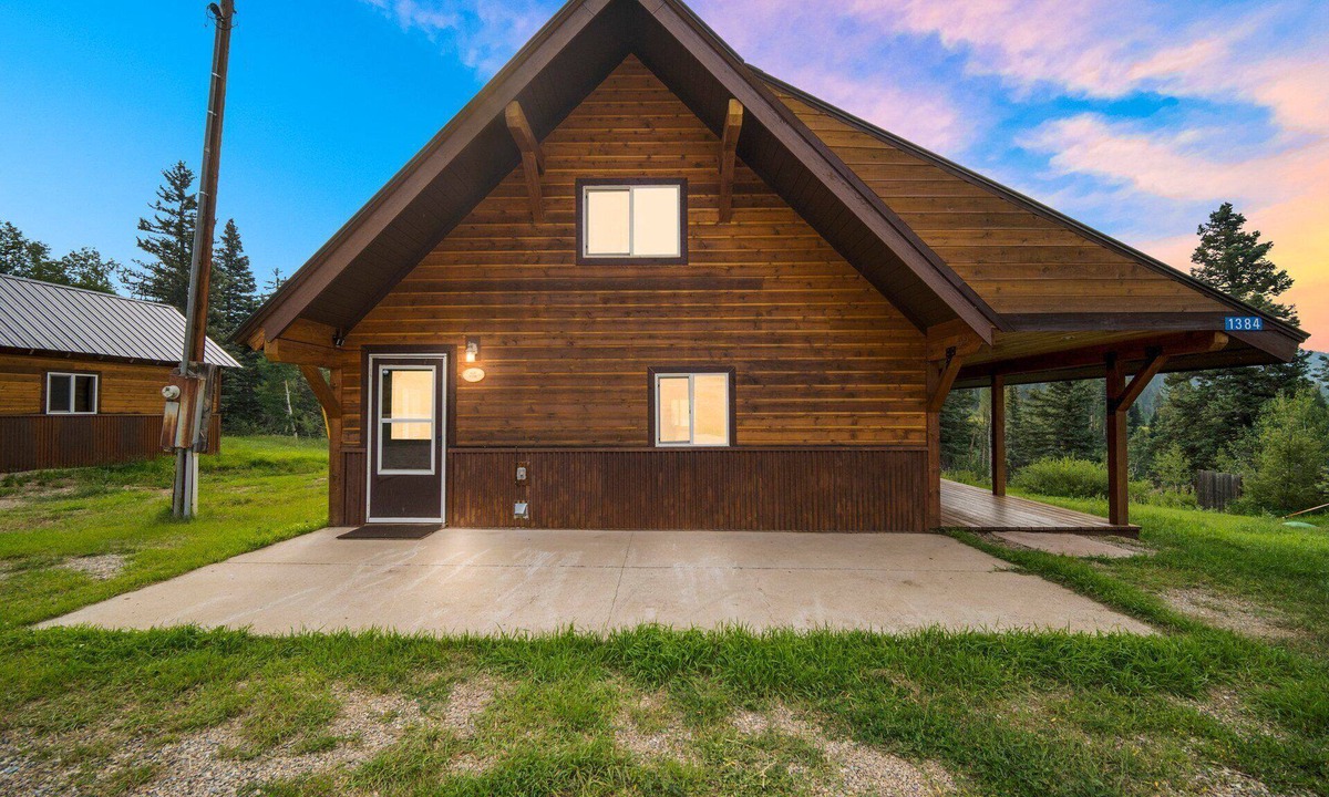 Durango Cabin | Welcome to Lemon Lodge! Relax and unwind in this private and secluded cabin.