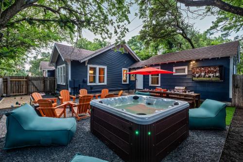 North University House | Western Tailgate -Sleeps 15 Hot Tub Bocce by UT