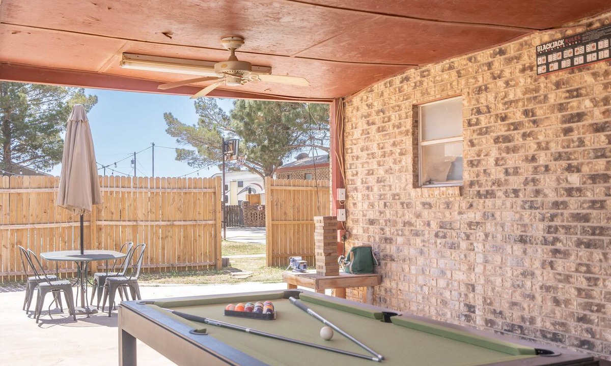 West Odessa House | Westside Gameyard - Pool Table+Fast WiFi+King Bed by LCH