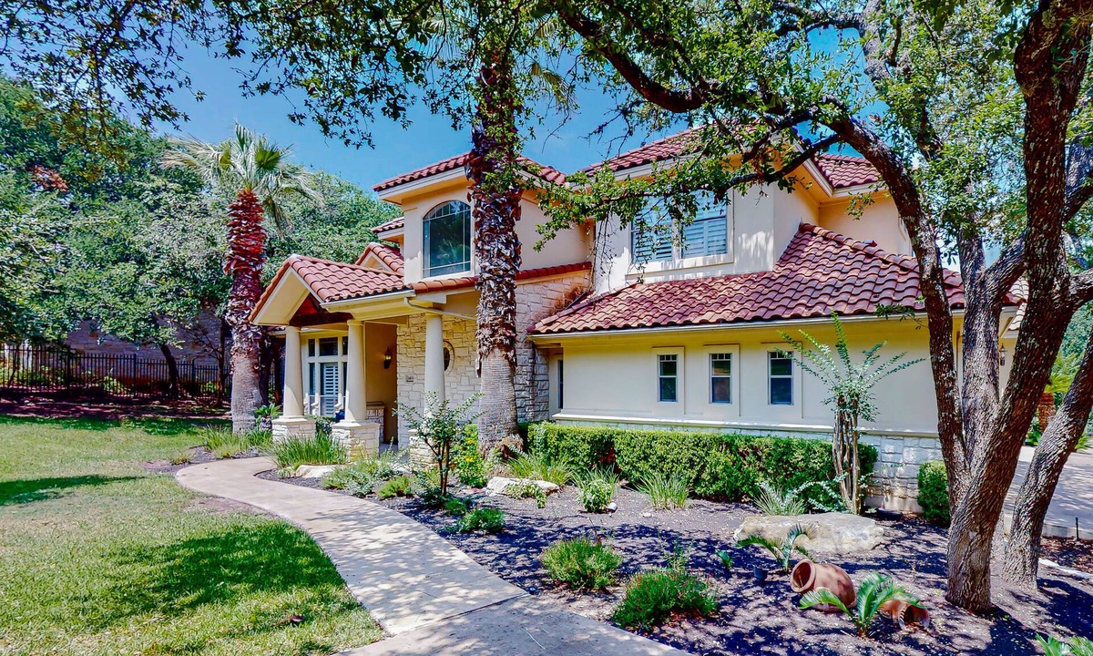 Lakeway House | Whispering Palms | House in Lakeway with a private pool & hot tub