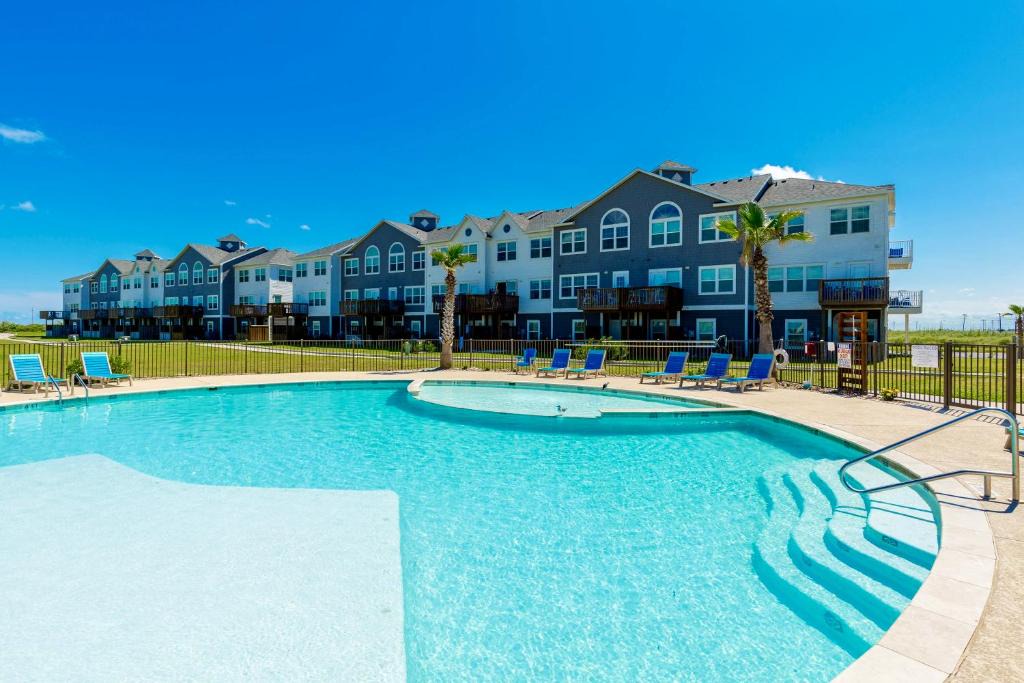 Corpus Christi House | WhiteCap Beach, Pool, BBQ Sleeps 8