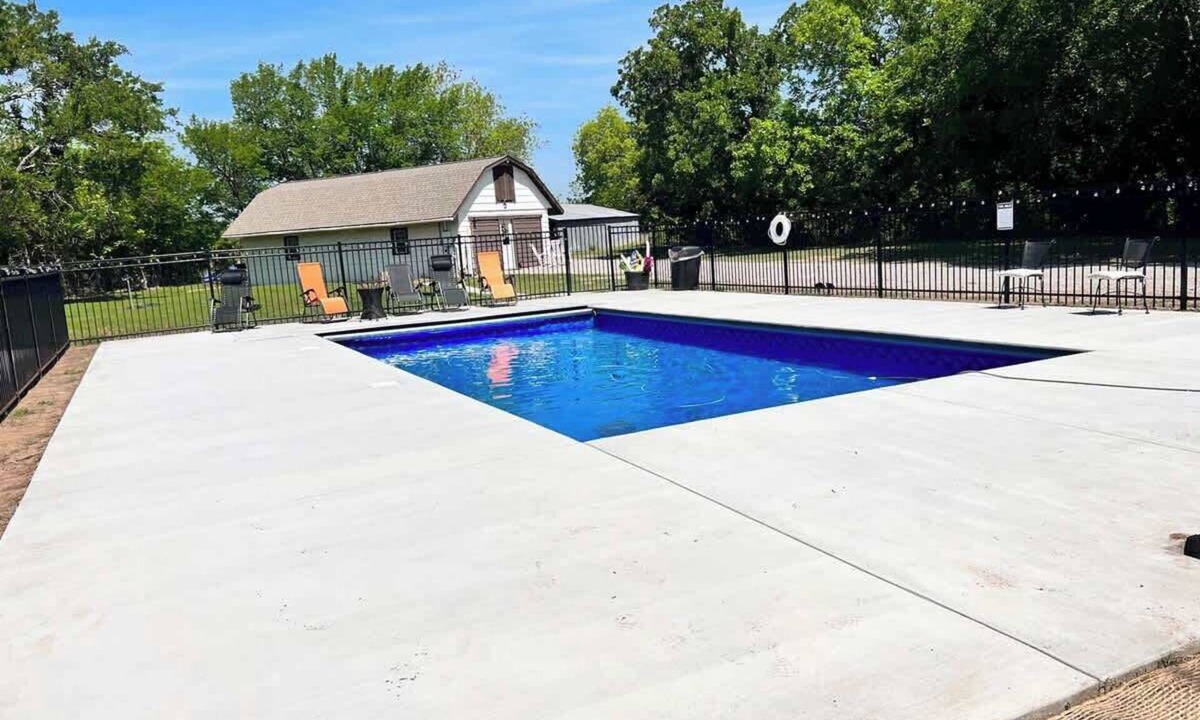 Lawton House | Wichita Mtns Barn@Ft Sill, Medicine Park, Hot tub