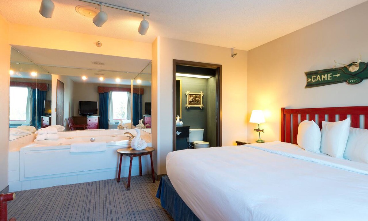 Clive Hotel | Wildwood Lodge