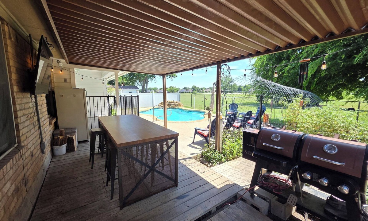 Saginaw House | "Willow Park Retreat: Spacious 4BR Home w/AC, Gym, Pool, BBQ & Outdoor Fun!"