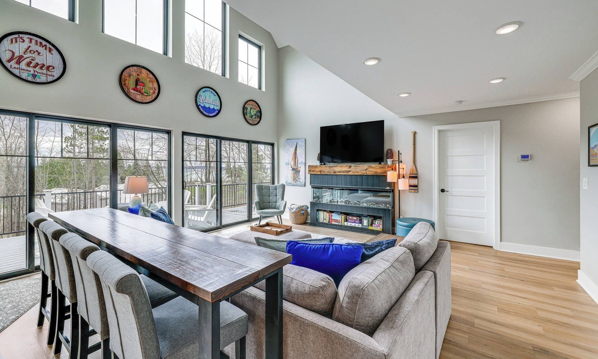 Suttons Bay House | Wineries, Kayaking, Hot Tub, Fire Pit on the Lake