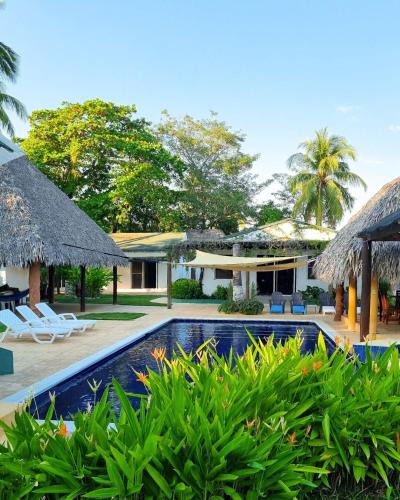 Chulamar House | With that poetic garden and the sea very close