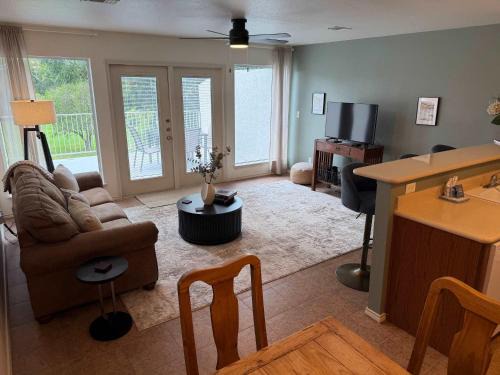 New Braunfels House | WW H302 5 O Clock Somewhere