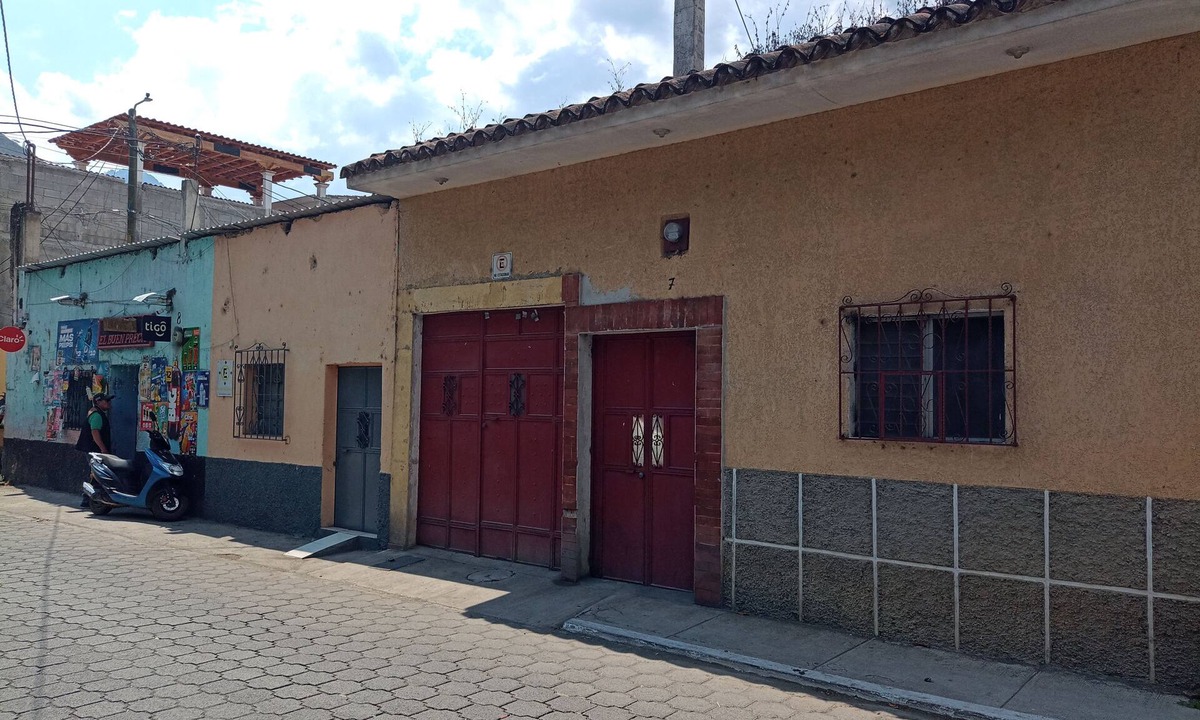 San Mateo Milpas Altas House | Yellow House