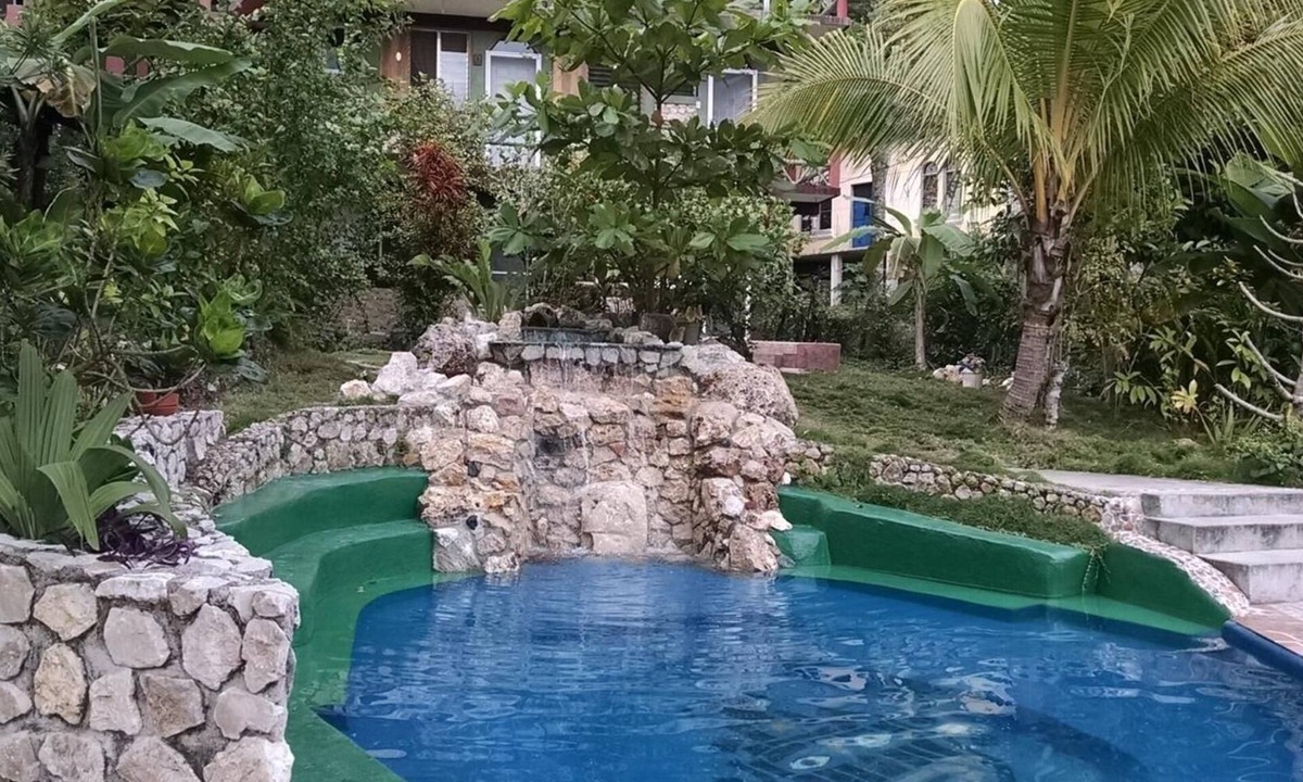 Flores Hotel | Zapote Tree Inn