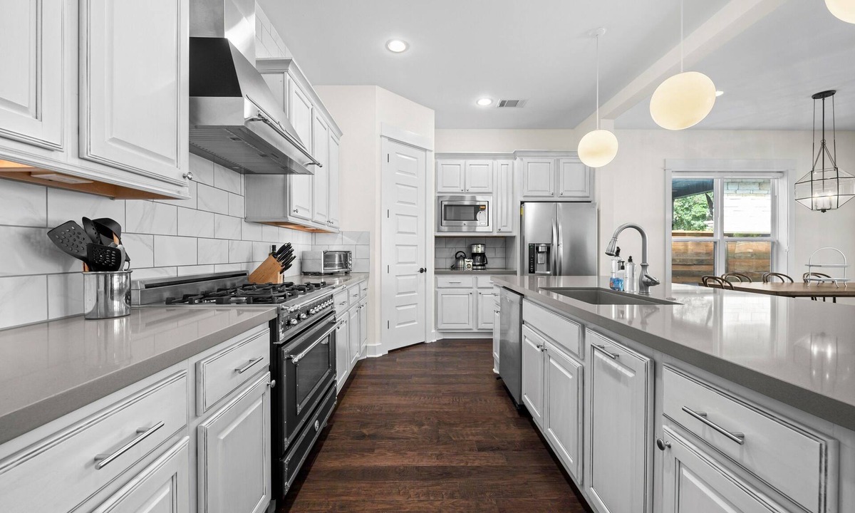 Zilker House | Zilker Farmhouse + Private Pool - Evie!
