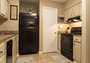 4 Bedroom 2 Bathroom Comfortable Furnished Home 10960 E fuller Pl