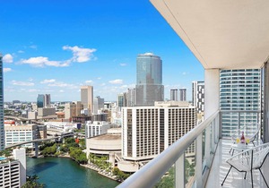 Brickell Open-Concept Suite for Groups in Miami