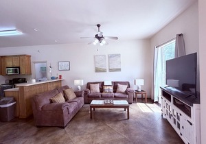Chateau 14, spacious townhouse in Tickfaw, LA