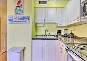 Corpus Christi Beachfront Condo w/Pool Access!