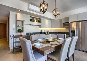 Luxury Ocean View Condo | Pools, Hot Tubs, Gym, BBQ, Walk To The Beach
