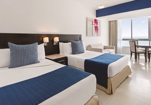 Magnificent Junior Suite with a short Walk to Beach in Mazatlan