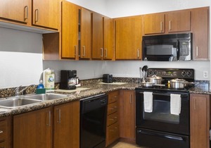 Modern 2BR Condo with Hot Tub in Zone Westgate