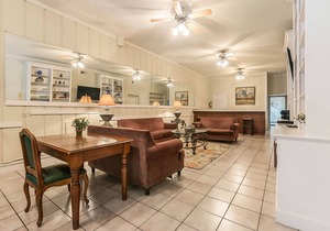 Sleeps 26, THREE BLOCKS TO BOURBON ST. AND FRENCH QUARTER ATTRACTIONS.