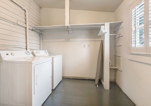 Sleeps 26, THREE BLOCKS TO BOURBON ST. AND FRENCH QUARTER ATTRACTIONS.