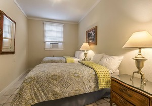 Sleeps 26, THREE BLOCKS TO BOURBON ST. AND FRENCH QUARTER ATTRACTIONS.