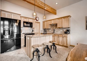 Slopeside Paradise-3 BR, 2.5 Bath 2 Minutes from the Slopes!