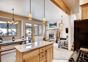 Slopeside Paradise-3 BR, 2.5 Bath 2 Minutes from the Slopes!