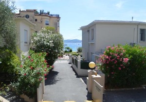 Studio climatisé proche plage, commerces et gare avec balcon, parking et wifi in Saint-Raphael