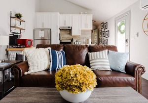 TRENDY & LUXURIOUS 2 Br STAY in East Austin *New*