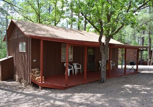 Whispering Pines - Cabin 27 (2 Bedroom Family Style Unit)