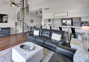 Winter Escape | Lake Conroe Views | Gated April Sound | King Suite | Loft w/Bunks | Near Dining