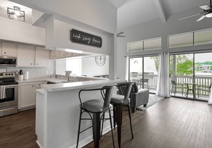 Winter Escape | Lake Conroe Views | Gated April Sound | King Suite | Loft w/Bunks | Near Dining