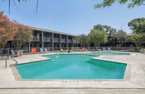 St. Johns Apartment | [02] ATX Studio: 1 Queen, Dog Park, Laundry Access