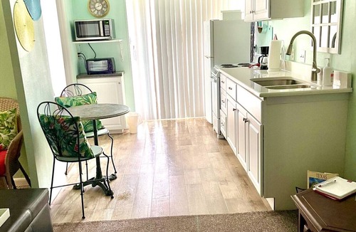 Corpus Christi Apartment | 1.3 miles to beach & conveniently located to fishing,restaurants & shopping!