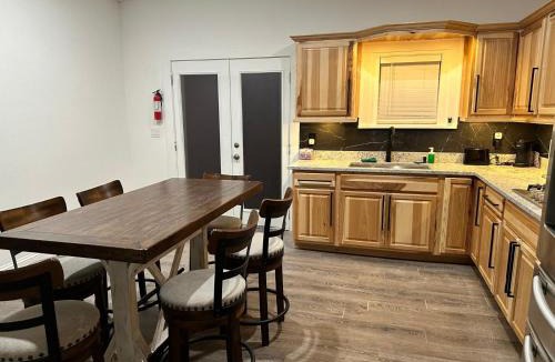 Midland House | #1 - 5BR 1BA - Unit A - Private Entire Home - WiFi