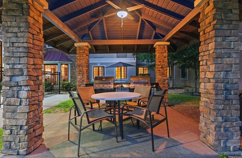 Round Rock West Apartment | 1 Bedroom | Fitness Center + FREE Buffet Breakfast